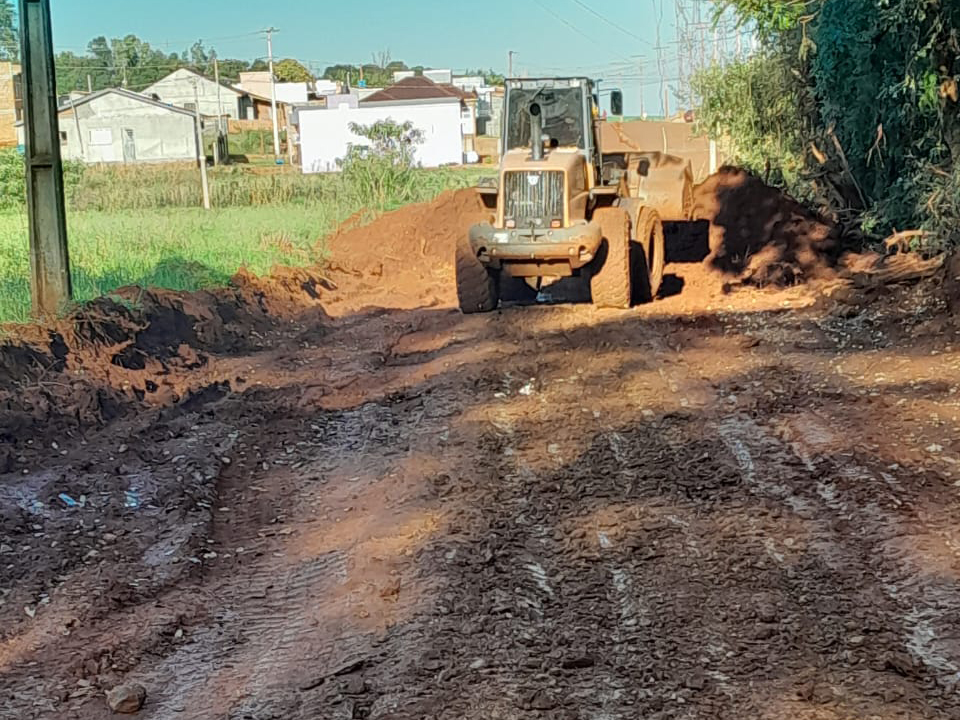 SECRETARIA DE OBRAS ESTÁ ATUANDO NA CIDADE E INTERIOR